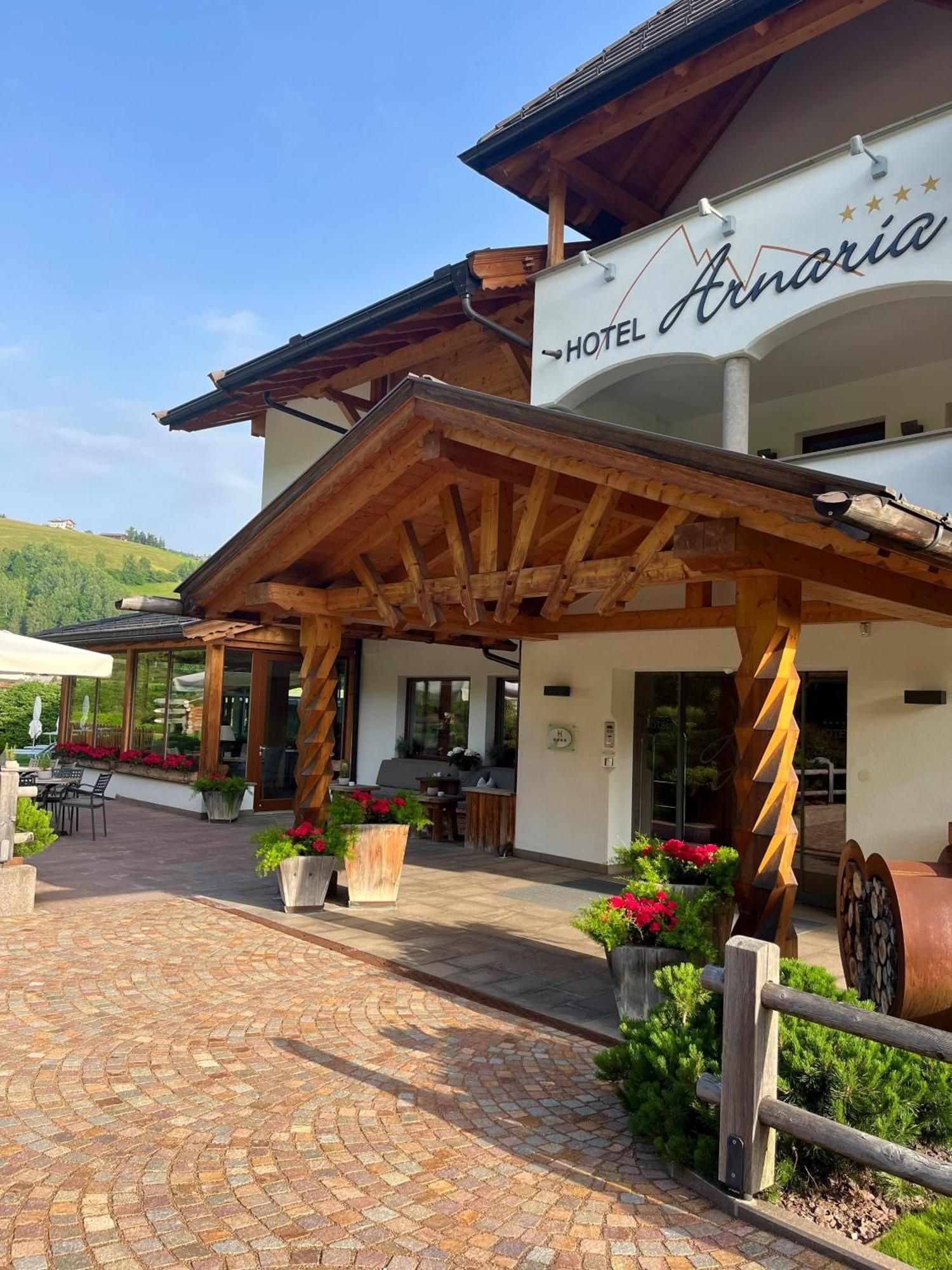 Hotel Arnaria Ортизеи Экстерьер фото