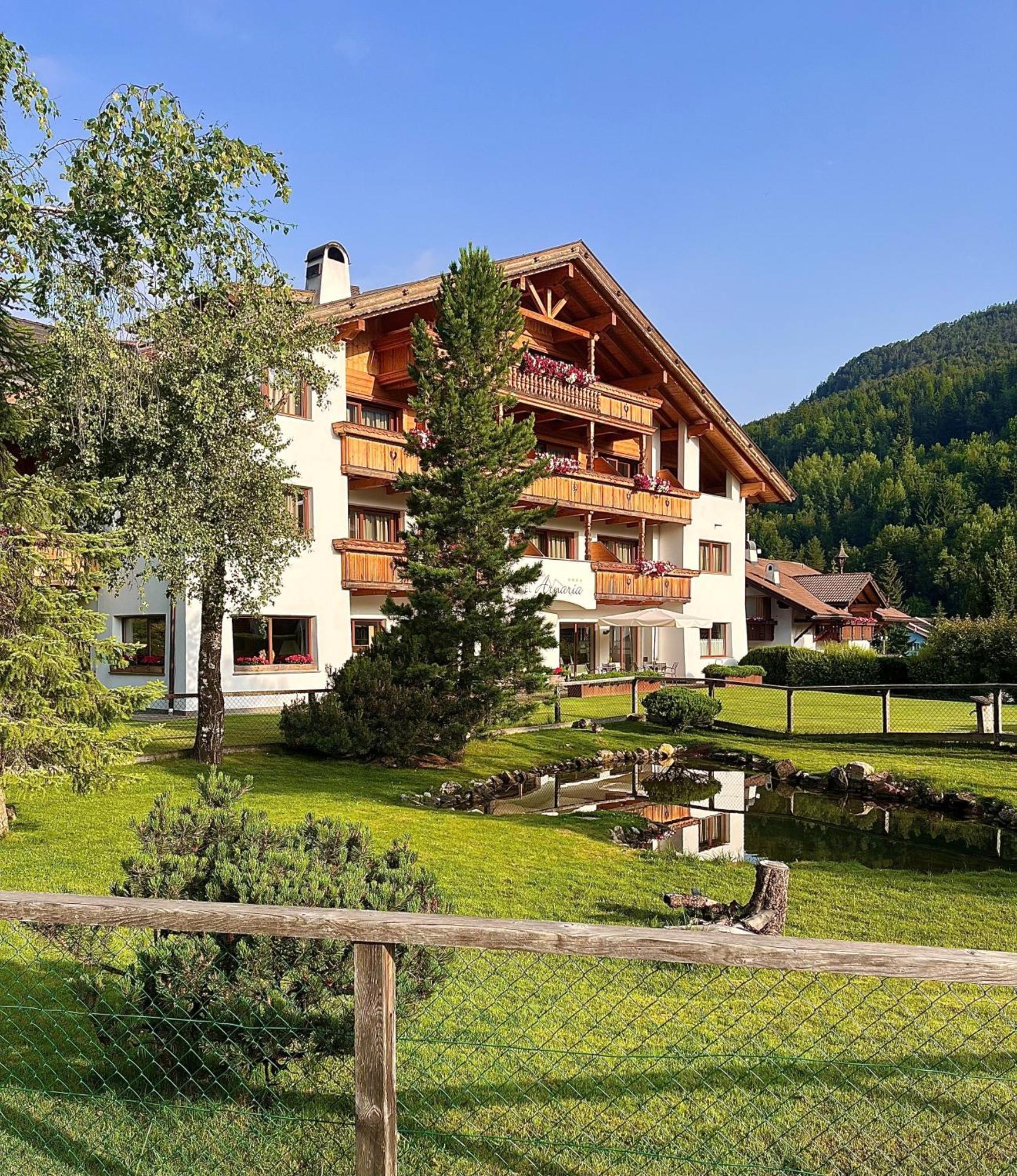 Hotel Arnaria Ортизеи Экстерьер фото