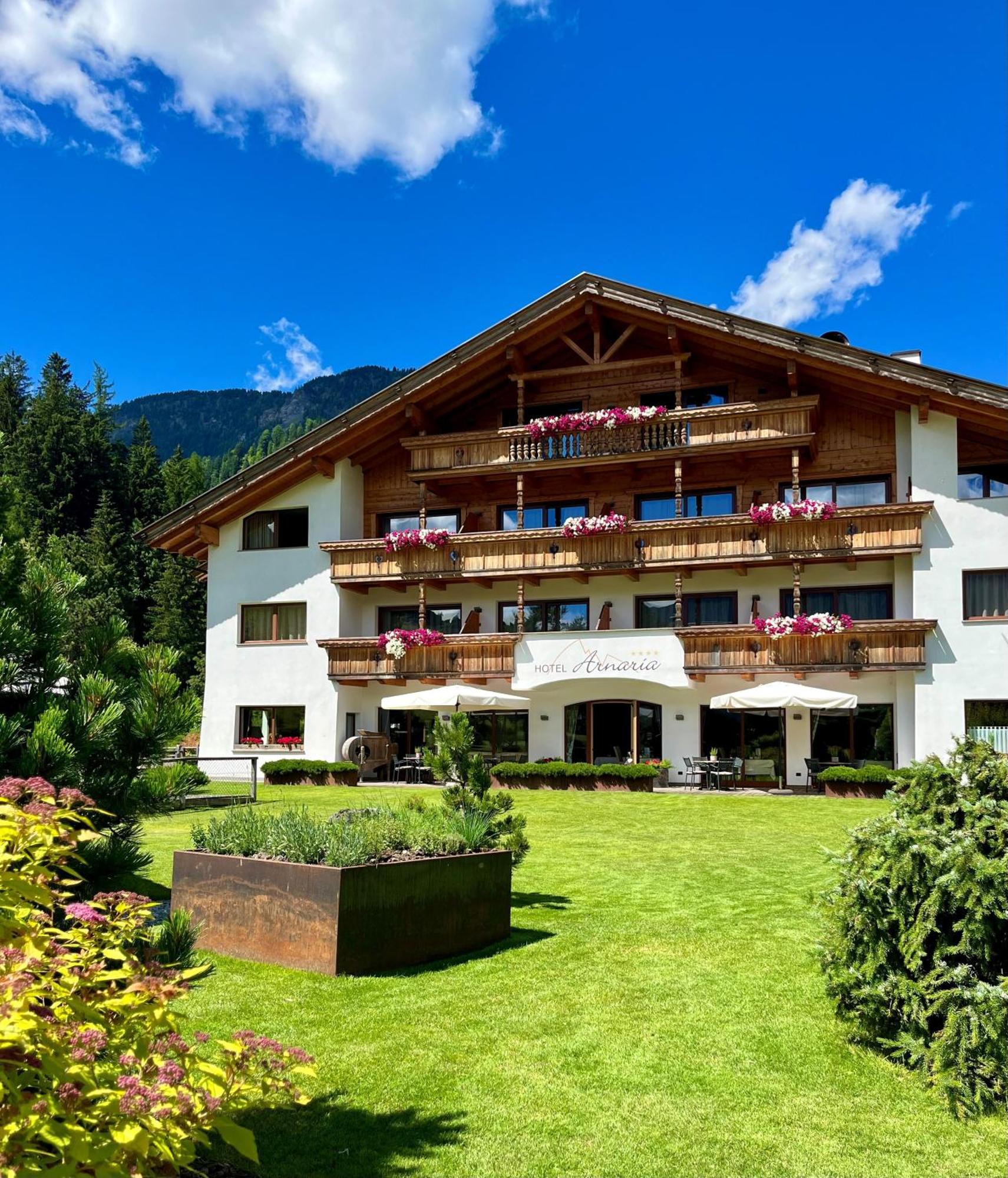 Hotel Arnaria Ортизеи Экстерьер фото