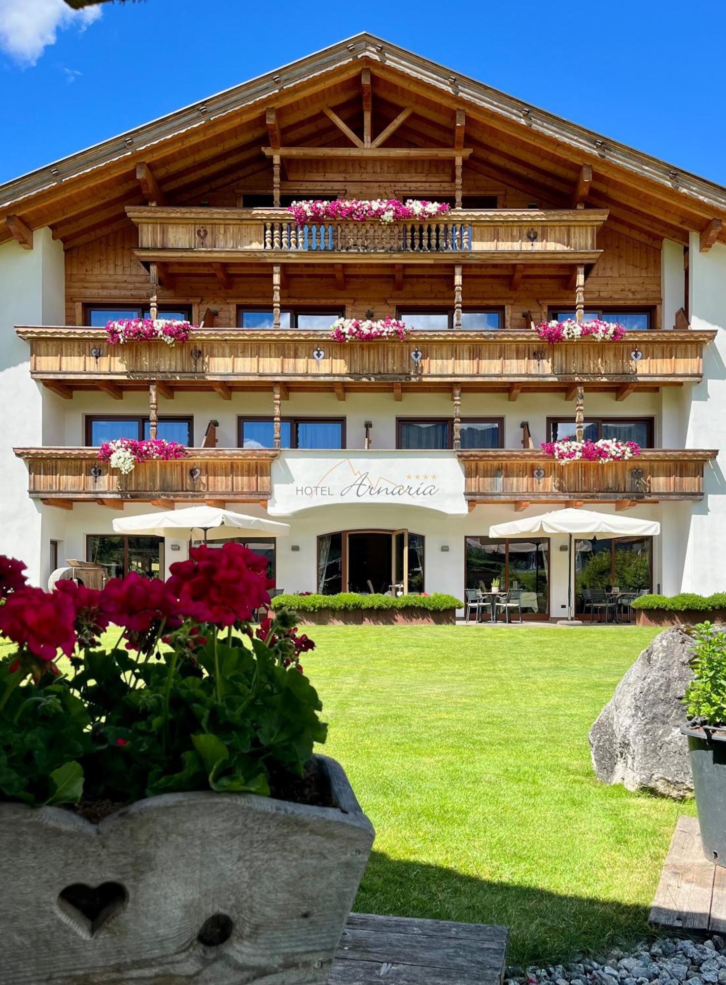 Hotel Arnaria Ортизеи Экстерьер фото