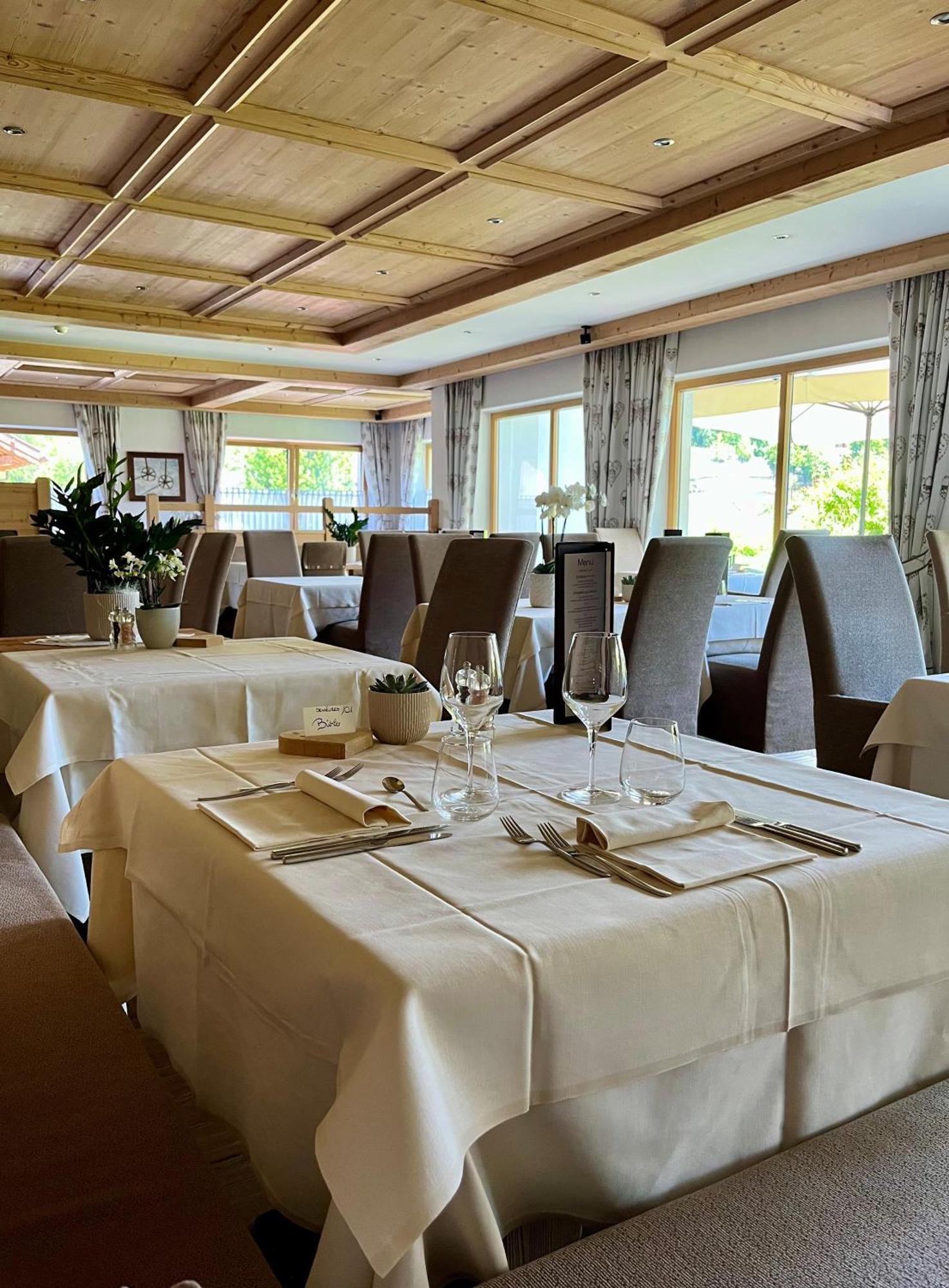 Hotel Arnaria Ортизеи Экстерьер фото