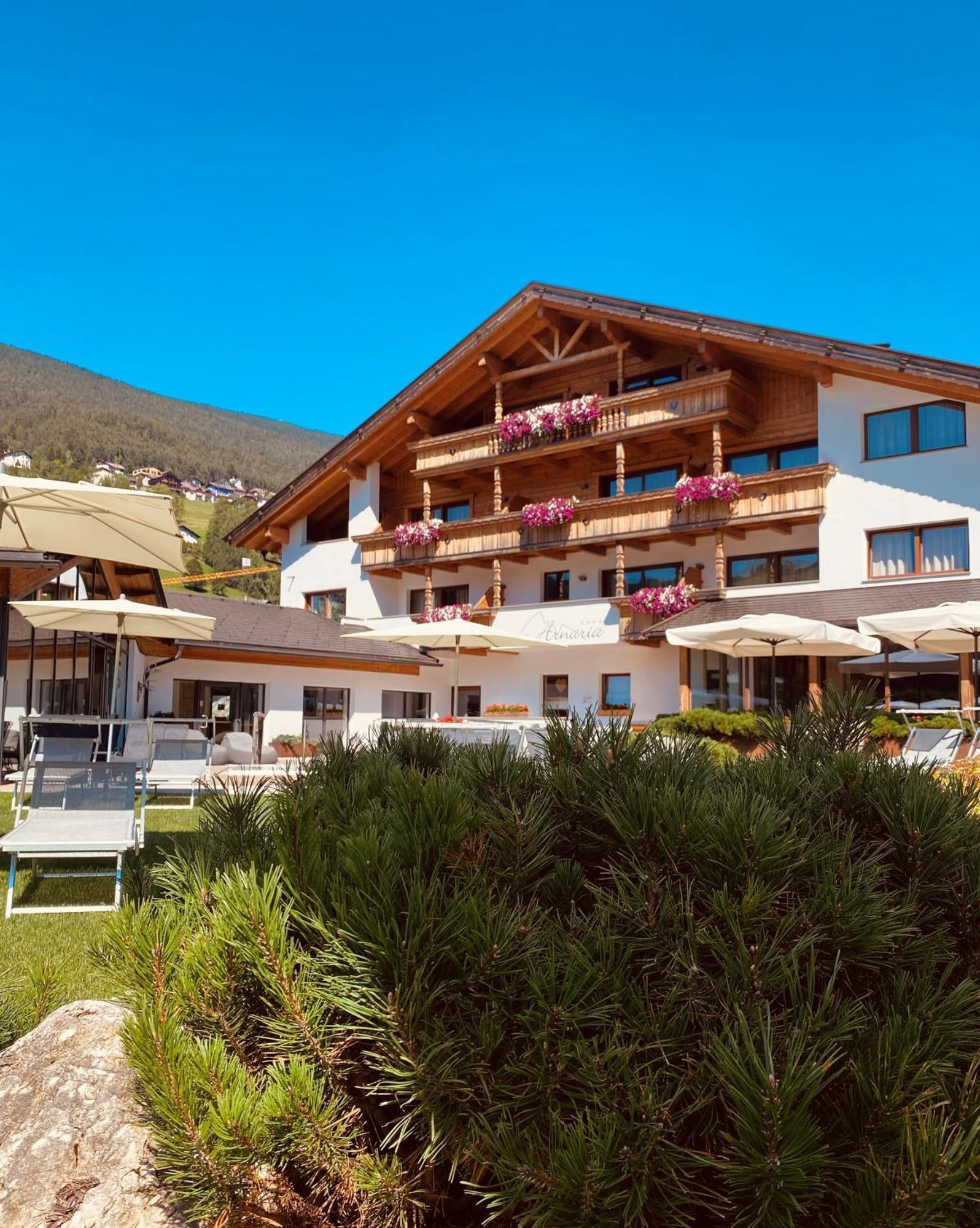 Hotel Arnaria Ортизеи Экстерьер фото