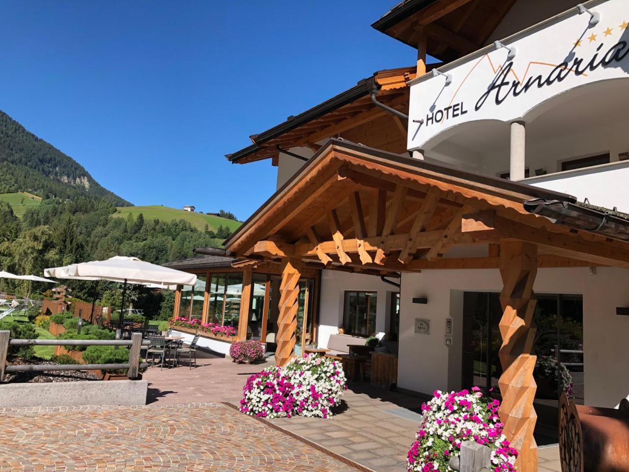 Hotel Arnaria Ортизеи Экстерьер фото